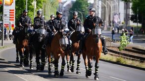 Máscaras e até cavalos com... viseiras: os momentos antes do Union Berlin-Bayern Munique