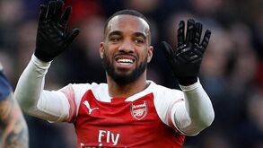 Arsenal vai averiguar inalação de óxido nitroso por Lacazette