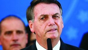 Bolsonaro quer armar a população para evitar a instauração de uma ditadura no Brasil