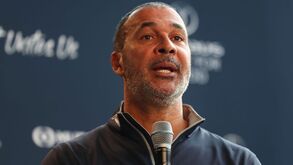 Ruud Gullit lembra maldição em 1990: «Até Eusébio foi pedir perdão à campa de Guttmann»