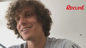 Passaporte perdido, o avião de Ivete Sangalo e a mentira a Vieira: a aventura de David Luiz antes de assinar pelo Benfica