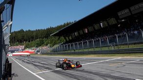Arranque do Mundial de F1 na Áustria: Equipas em voos fretados e confinadas aos alojamentos 