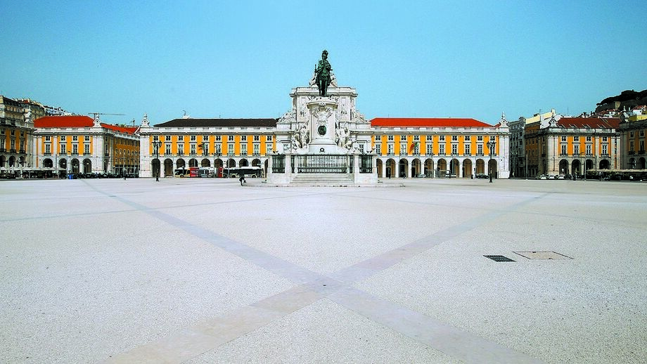 lisboa praça do comercio vazia terreiro do paço
