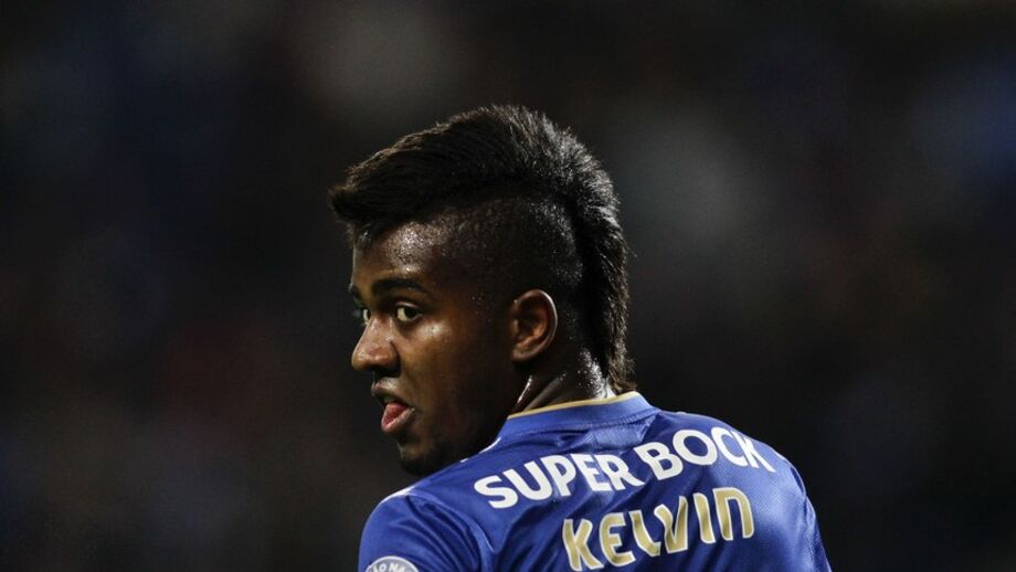 O eterno dispensado volta a atacar: Kelvin assina por clube japonês