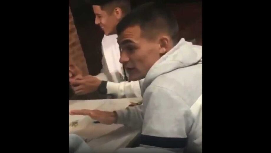 Lateral-esquerdo emprestado pelo Manchester United ao Estudiantes está a ser alvo de críticas