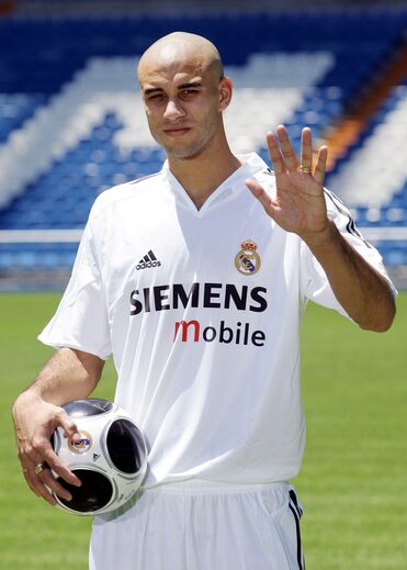 Carlos Diogo (lateral direito) - Contratado em 2005/06, fez 20 jogos com a camisola merengue e saiu no final dessa época.