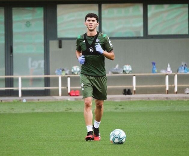 Carles Aleñá está esta temporada cedido ao Betis. Médio espanhol de 22 anos é um dos jogadores que pode entrar no negócio.