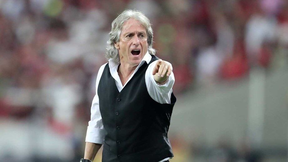 Jorge Jesus elogiado pelo defesa e internacional peruano Miguel Trauco