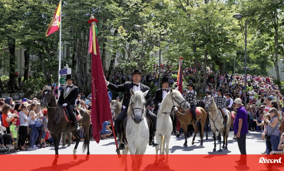 cortejo-das-cavalhadas-de-vildemoinhos-ser-virtual-fora-de-campo