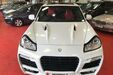 Este Porsche Cayenne de 2008, com um bloco de 4.8 litros, é único no seu género: foi personalizado ao gosto de George Boateng, quando o antigo médio holandês jogava pelo Hull City, depois de passar pelo Conventry, Aston Villa e Middlesbrough.