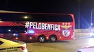 Plantel do Benfica contestado à saída do Estádio da Luz