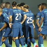 FC Porto com camisolas 'novas' em Famalicão: jogadores escreveram os nomes 'à mão'