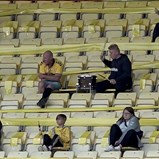 Adeptos voltaram às bancadas na Dinamarca: 800 pessoas num estádio com lotação para 10 mil