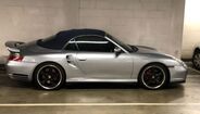 E que tal um Porsche 911 (Série 996) Turbo Cabriolet por 41.400 euros que já foi de Jimmy Hasselbaink? O ex-jogador holandês tem uma ligação especial ao nosso país, já que foi no Campomaiorense e no Boavista que se destacou em meados dos anos 90, antes de rumar ao Leeds United.