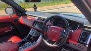 Ao que parece, o SUV de luxo era o carro de passeio da mulher Colleen Wayne para fazer as compras e levar os filhos à escola. Com 119 mil quilómetros, tem todos os extras que o transformam num ‘todo o terreno’ distinto na estrada.