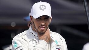 Mercedes ao lado de Hamilton nos protestos contra a morte de George Floyd