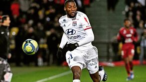 Lyon contrata Toko-Ekambi em definitivo e paga 11,5 milhões ao Villarreal