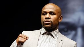 Revelado valor do cheque que Mayweather deu à família de George Floyd para pagar o funeral