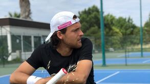 João Sousa vai treinar com Medvedev