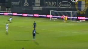 Erro incrível de Marchesín ofereceu o golo ao Famalicão diante do FC Porto