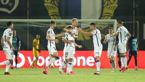 FC Porto derrotado em Famalicão deixa liderança à mercê do Benfica