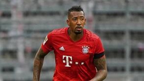 Jérôme Boateng pede voz mais ativa aos desportistas brancos num sinal contra o racismo