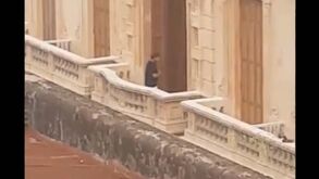 Em prisão domiciliária Ronaldinho é apanhado em flagrante e a sua reação diz tudo