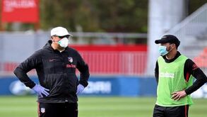 Simeone diz adeus ao amigo Burgos: o fiel escudeiro cuja filosofia envolve… nádegas