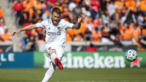LA Galaxy não perdoa insultos racistas e rescinde com Aleksandar Katai