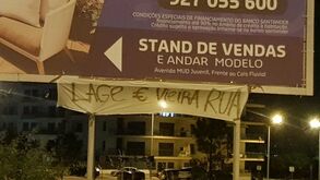 Adeptos deixam tarja no Seixal: «Lage e Vieira, rua»