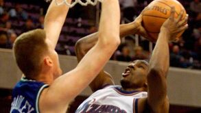 «Tens joelhos de velho»: Michael Jordan não gostou e 'tramou' Laron Profit