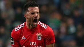 Katsouranis: «Samaris melhorou a equipa no ano passado, não percebo por que não joga agora»