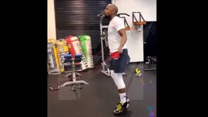 O que Mayweather faz com a corda é impressionante: assim treina aos 43 anos