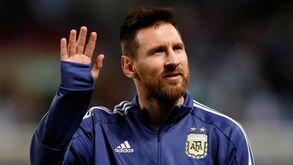 Stoichkov dava a sua Bola de Ouro por título mundial para Messi