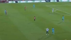 Liga espanhola vai processar jovem que invadiu o relvado no Maiorca-Barcelona