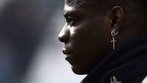 Farto das críticas, Balotelli desafia adeptos a visitar centro de treinos do Brescia