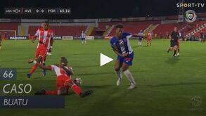 Aves-FC Porto: lance na área avense gerou dúvidas e VAR confirmou que não houve penálti