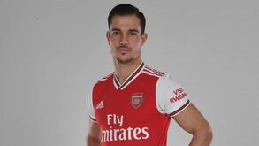 Cédric fratura o nariz num treino e falha retoma do Arsenal na Premier League