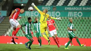 Benfica vence em Vila do Conde e apanha FC Porto na liderança