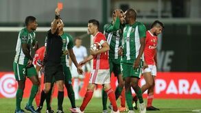 Rio Ave critica arbitragem do jogo com o Benfica: «Um fado cansado e repetitivo»