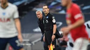 Mourinho: «Insatisfeito com o árbitro por um penálti da treta mas o VAR repôs a verdade»