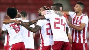Olympiacos vence dérbi de Atenas e fica a um triunfo no título