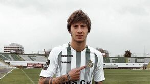 Mirko Antonucci espreita vaga no onze