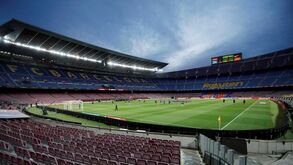 O onze do 'futuro' do Barcelona tem um português no lugar de Messi