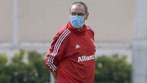 Fiorentina atenta à situação de Maurizio Sarri na Juventus