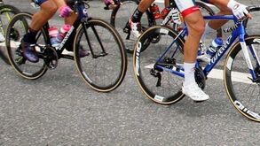 UCI decidirá se interrompe uma corrida em caso de Covid-19 no pelotão