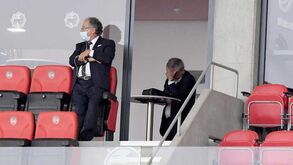 Uma imagem que diz tudo: a desilusão de Luís Filipe Vieira em plena tribuna do estádio