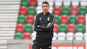Benfica informa CMVM que está a negociar saída de Bruno Lage