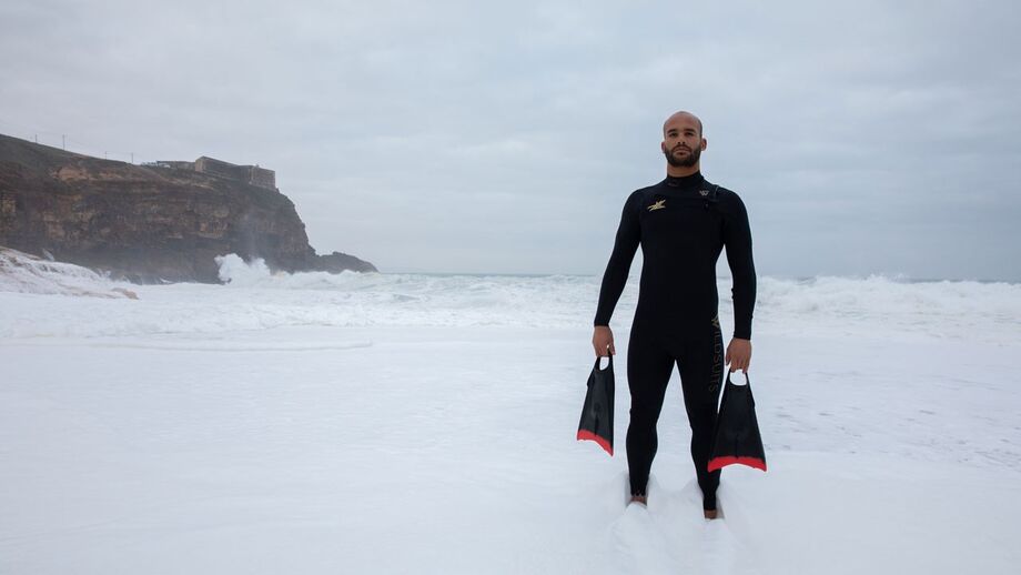 Kalani Lattanzi: Nas ondas gigantes mesmo sem prancha