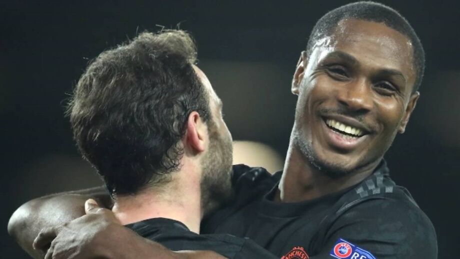 Avançado nigeriano, de 30 anos, segue emprestado ao Manchester United proveniente dos chineses do Shanghai Shenhua